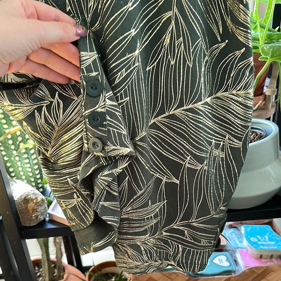 LILY MORGAN | Leaf Print Women's Top - Picture 3 of 8